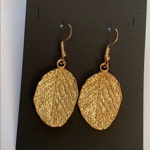 Feather gold earrings
